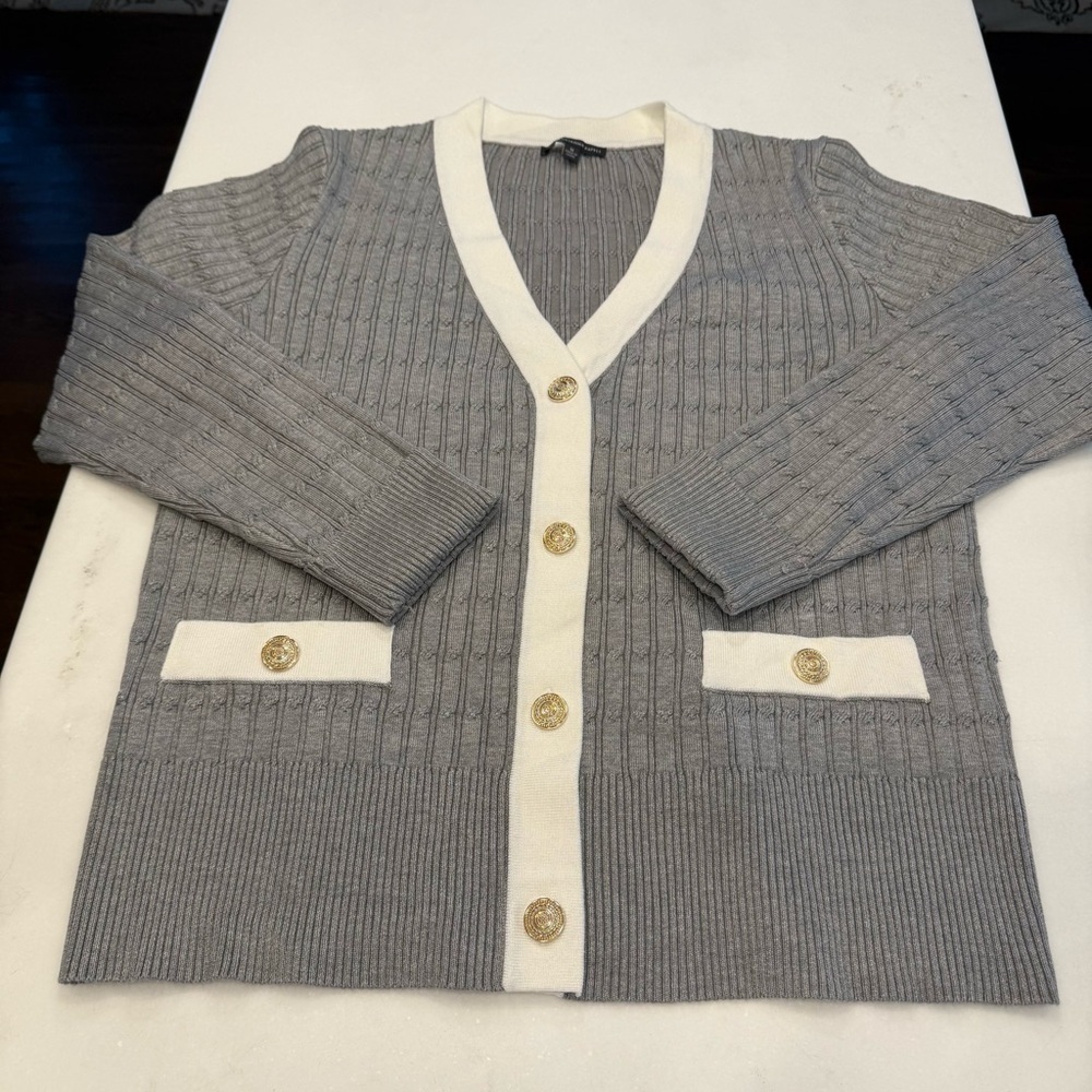 Adrianna Papell Cable Knit Cardigan Gray white trim gold buttons Sz M NWOT
